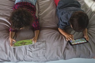 علائم اعتیاد کودکان به اینترنت/ راهکارهایی برای ترک عادات غلط