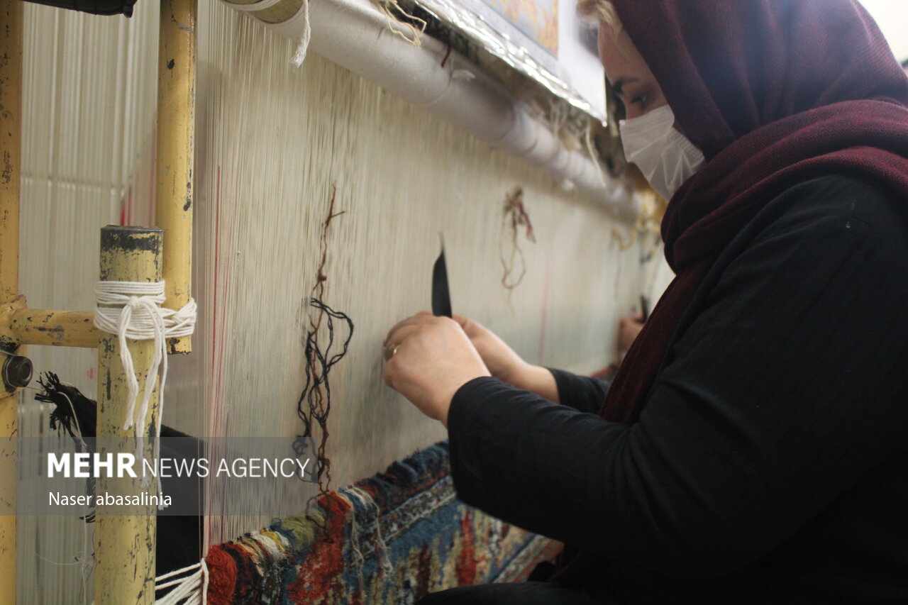 بازدید نماینده ولی فقیه در کردستان از کارگاه های تولیدی بانوان