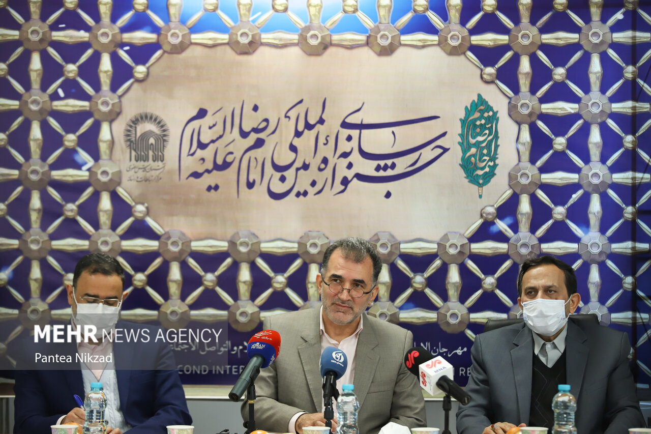 اعضای هیات علمی و اجرایی دومین جشنواره بین المللی رسانه ای امام رضا(ع) در نشست خبری این جشنواره حضور دارند