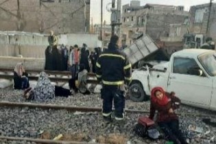 برخورد قطار با وانت در ورامین 5 مصدوم و 1 کشته بر جای گذاشت / قطار از ریل خارج نشده است