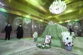 تجدید میثاق رئیسی و اعضای هیأت دولت با آرمانهای امام راحل و شهدای انقلاب تجدید میثاق رئیسی و اعضای هیأت دولت با آرمانهای امام راحل و شهدای انقلاب
