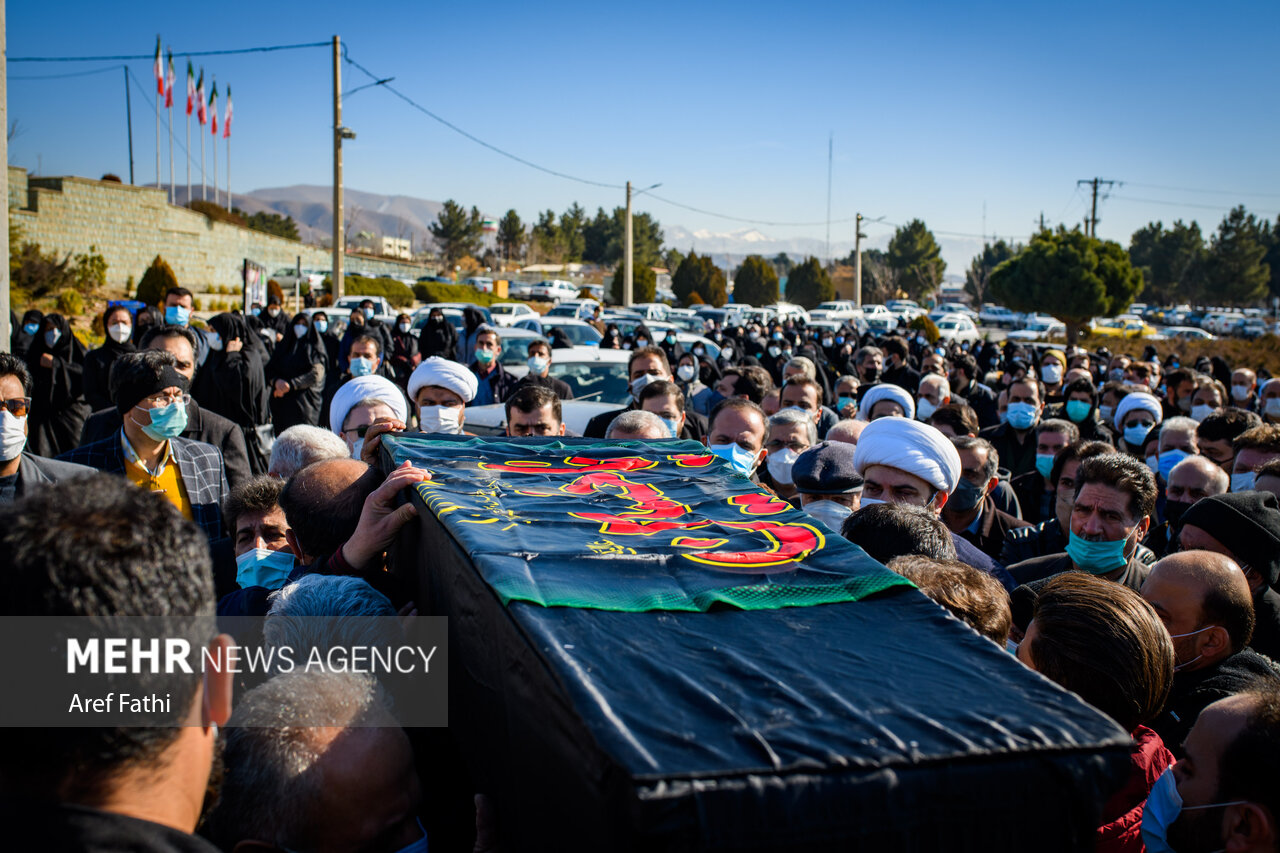 مراسم تشییع و تدفین خادم الحسین «حاج الیاس قمی اویلی» پدر حجت الاسلام محمد قمی رییس سازمان تبلیغات اسلامی - کرج