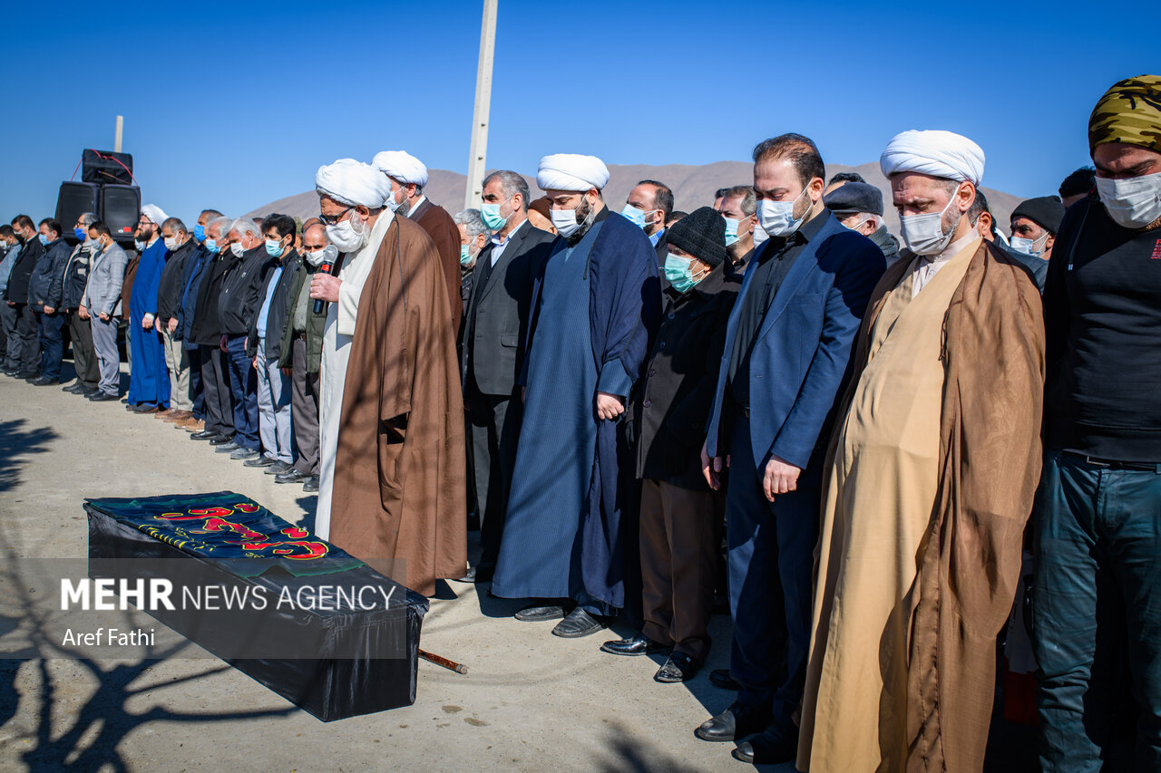 مراسم تشییع و تدفین خادم الحسین «حاج الیاس قمی اویلی» پدر حجت الاسلام محمد قمی رییس سازمان تبلیغات اسلامی - کرج