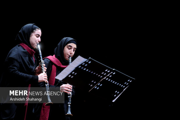 چهارمین شب سی و هفتمین جشنواره موسیقی فجر  با اجرای هنرجویان هنرستان موسیقی دختران در تالار رودکی تهران برگزارشد