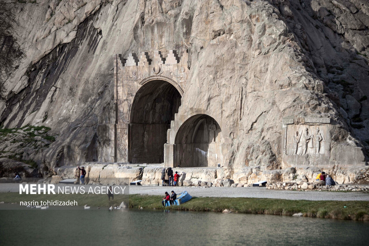 محوطه تاریخی طاقبستان