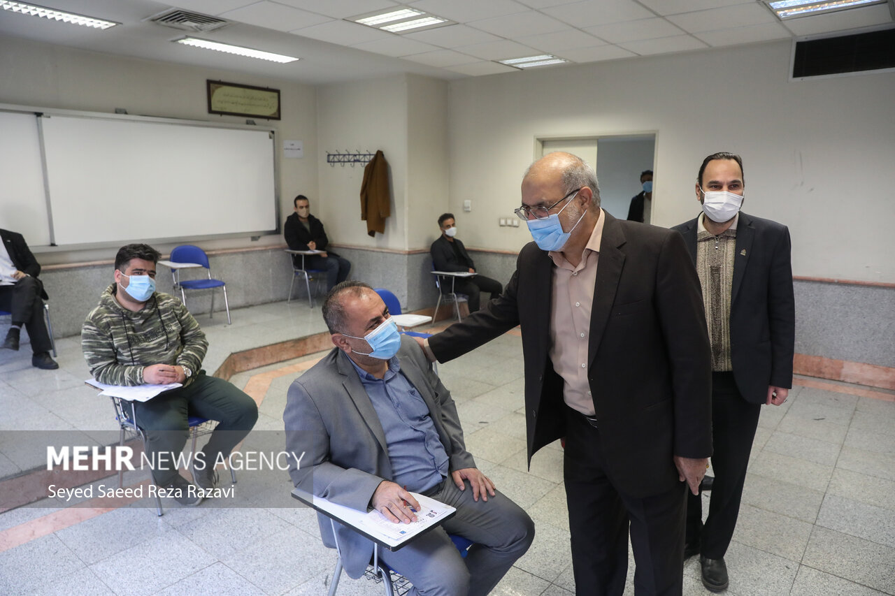 عبدالرسول پورعباس رییس  سازمان سنجش آموزش کشور در حال بازدید از آزمون مقطع دکتری سال  ۱۴۰۱ است