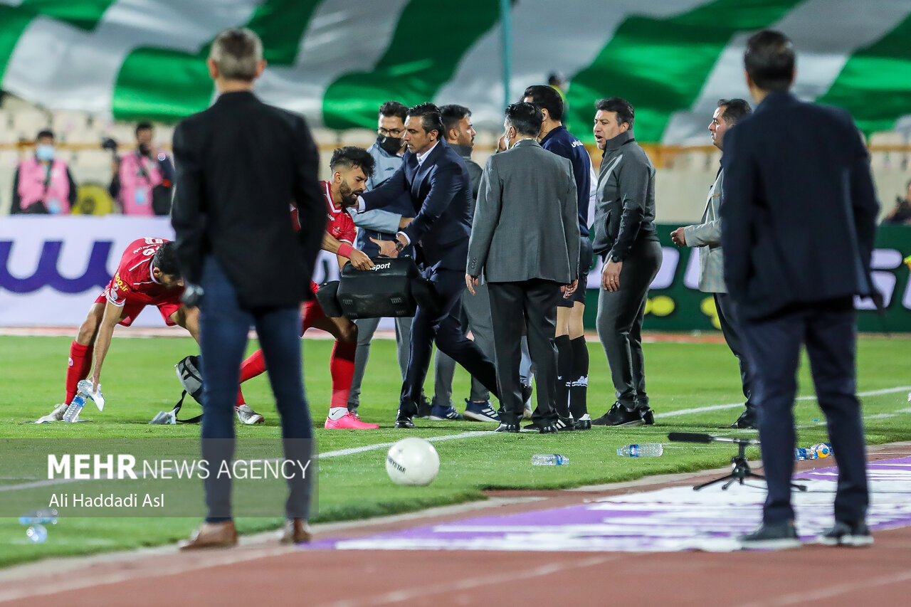 دیدار تیم های پرسپولیس تهران و آلومینیوم اراک از سری مسابقات جام حذفی با نتیجه سه بر دو به نفع تیم آلومینیوم اراک به پایان رسید