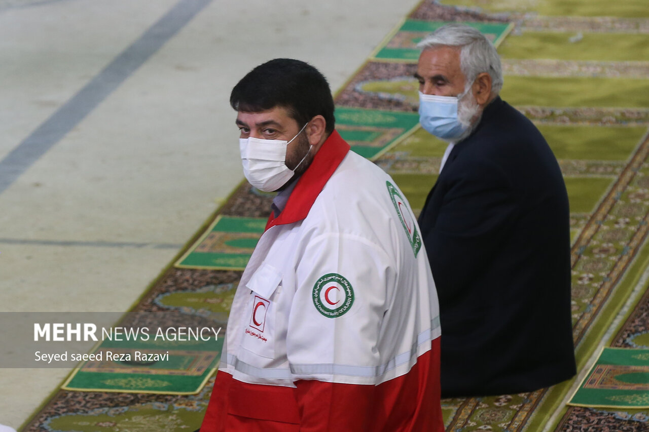 پیر حسین کولیوند  رئیس جمعیت هلال احمر در نماز جمعه تهران نهم اردیبهشت 1401 حضور دارد