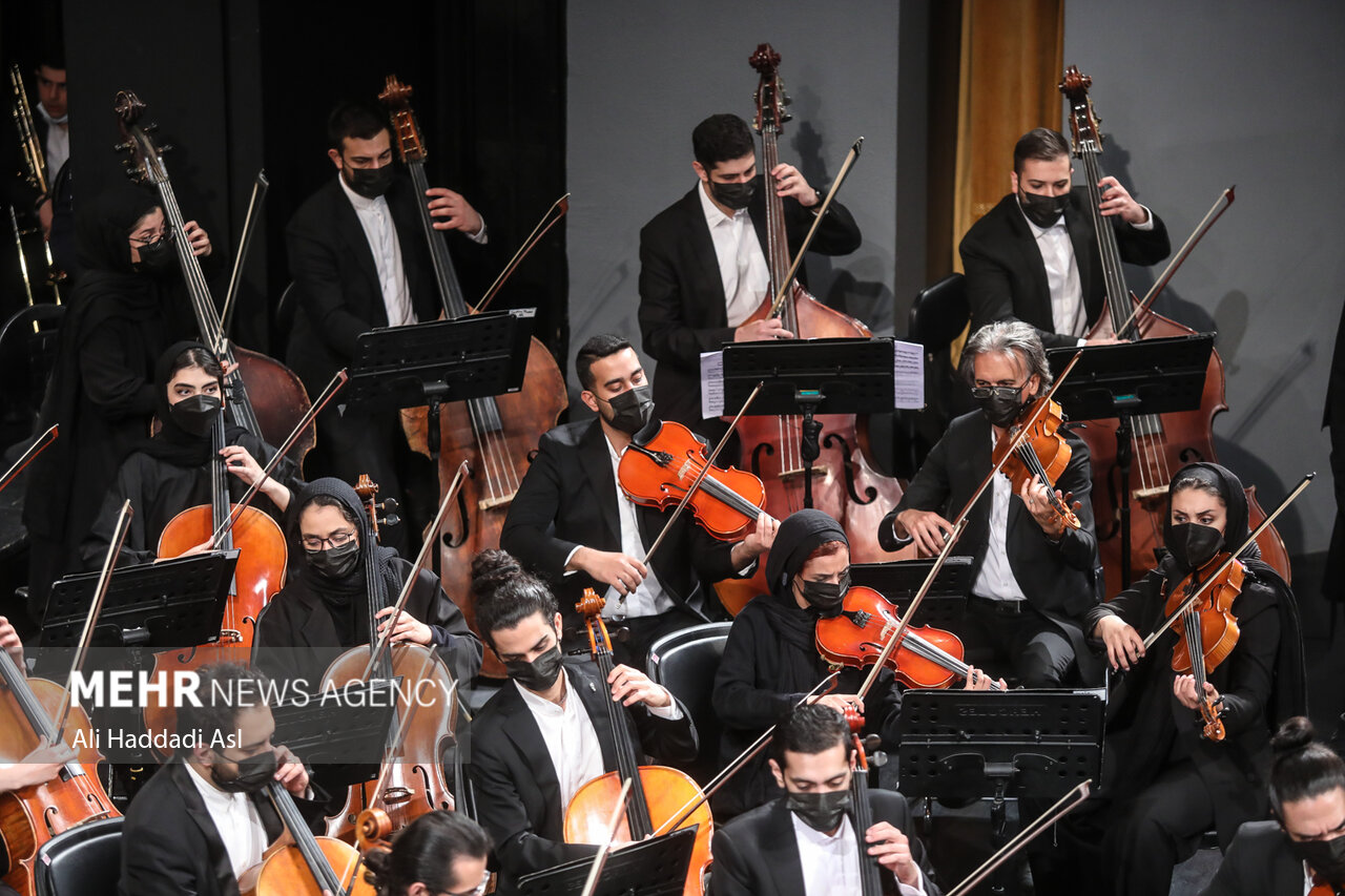 کنسرت ارکستر سمفونیک تهران به رهبری دز تالار وحدت به اجرا درآمد