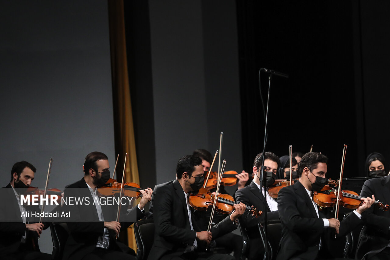 کنسرت ارکستر سمفونیک تهران به رهبری دز تالار وحدت به اجرا درآمد