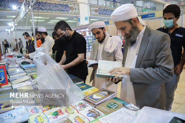 سی و سومین نمایشگاه بین‌المللی در دومین روز  خود پذیرای جمع علاقمندان بود