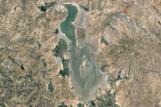 بازدید هوایی رئیس جمهور از دریاچه ارومیه