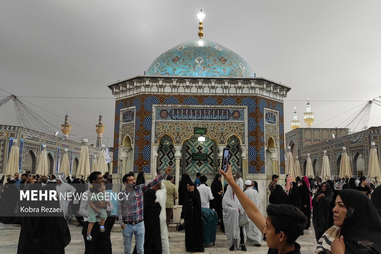 غروب میلاد امام رضا در حرم رضوی