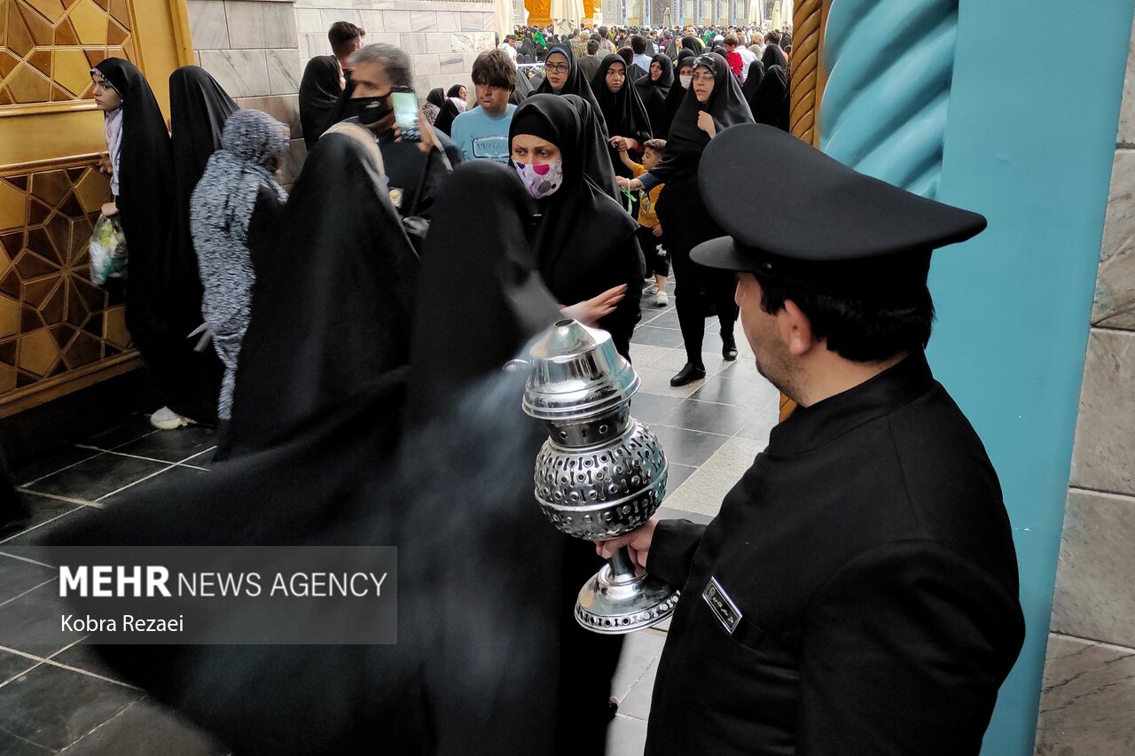 غروب میلاد امام رضا در حرم رضوی