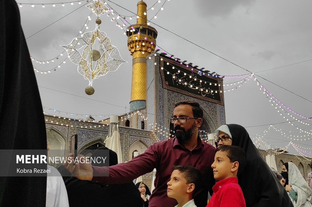 غروب میلاد امام رضا در حرم رضوی