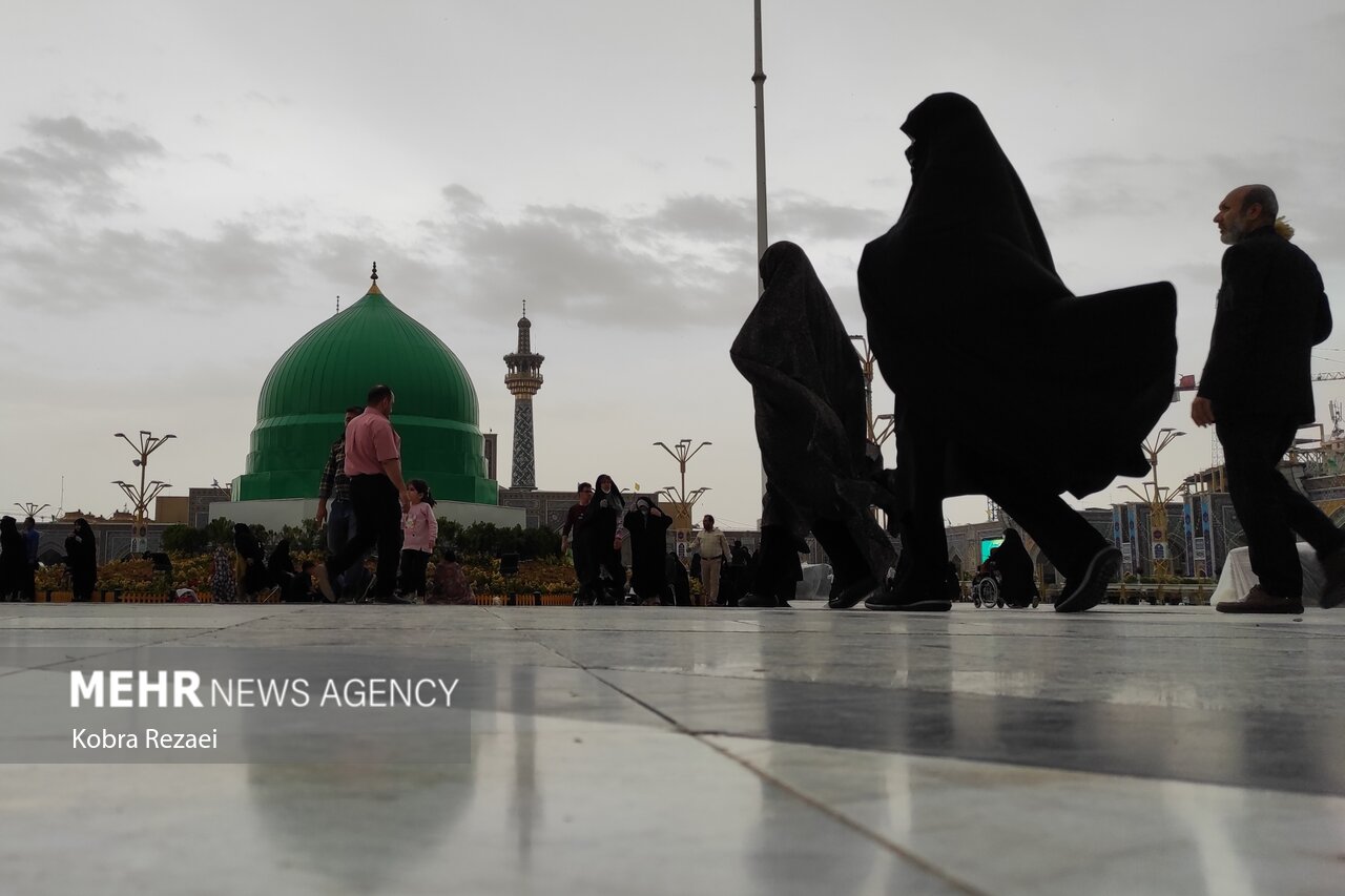 غروب میلاد امام رضا در حرم رضوی