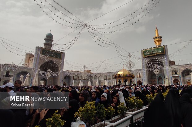 غروب میلاد امام رضا در حرم رضوی