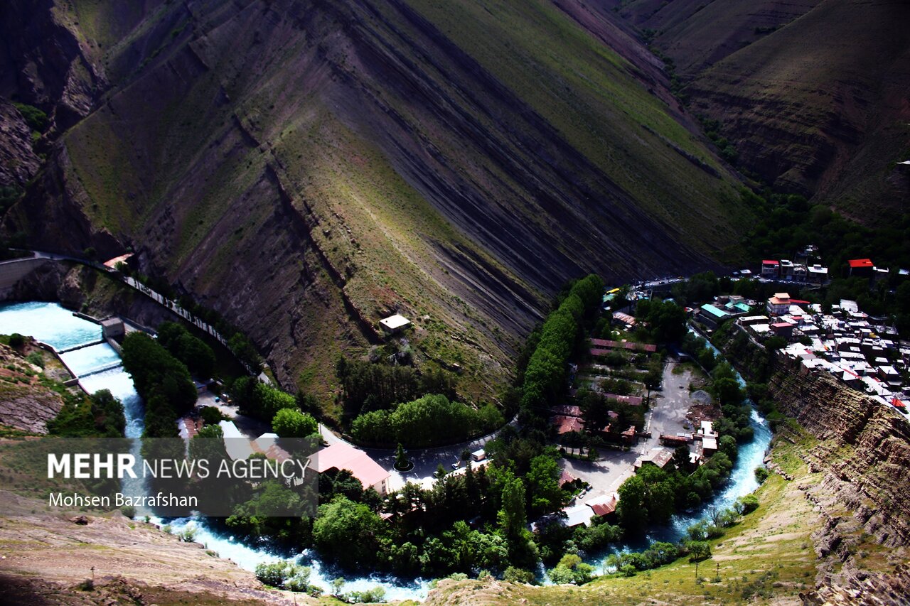 واریان تنها روستای آبی ایران