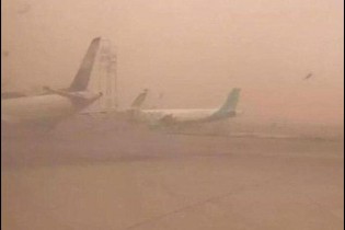 لغو پرواز مشهد- زابل به دلیل طوفان گرد و خاک