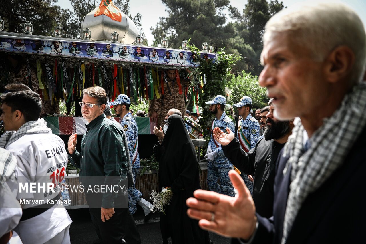 مراسم تشییع دو شهید گمنام در باشگاه انقلاب تهران برگزار شد