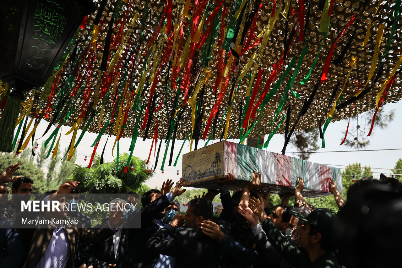 مراسم تشییع دو شهید گمنام در باشگاه انقلاب تهران برگزار شد