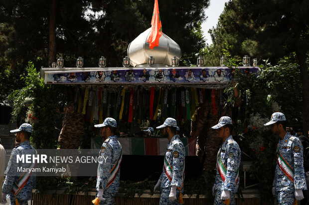 مراسم تشییع دو شهید گمنام در باشگاه انقلاب تهران برگزار شد