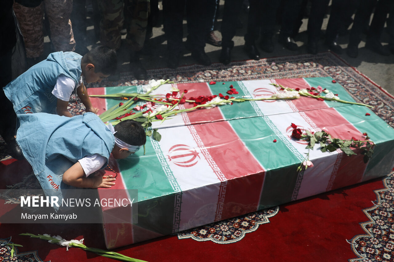 مراسم تشییع دو شهید گمنام در باشگاه انقلاب تهران برگزار شد