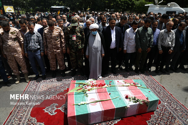 مراسم تشییع دو شهید گمنام در باشگاه انقلاب تهران