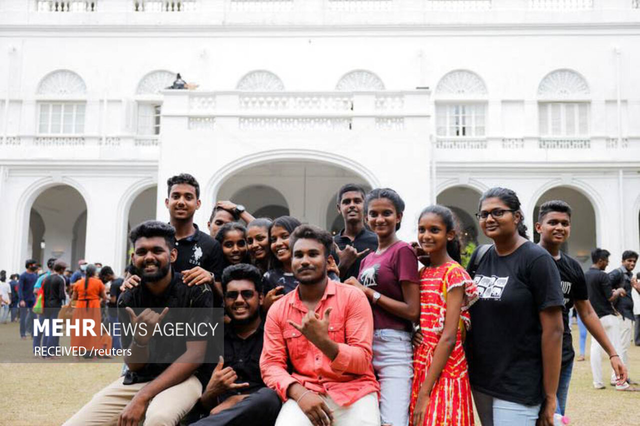 اشغال اقامتگاه رئیس جمهور و نخست وزیر سریلانکا توسط متعرضان