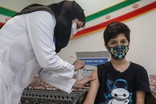 ۱۲ تا ۱۷ ساله‌ها منتظر اعلام برای دُز یادآور واکسن کرونا باشند