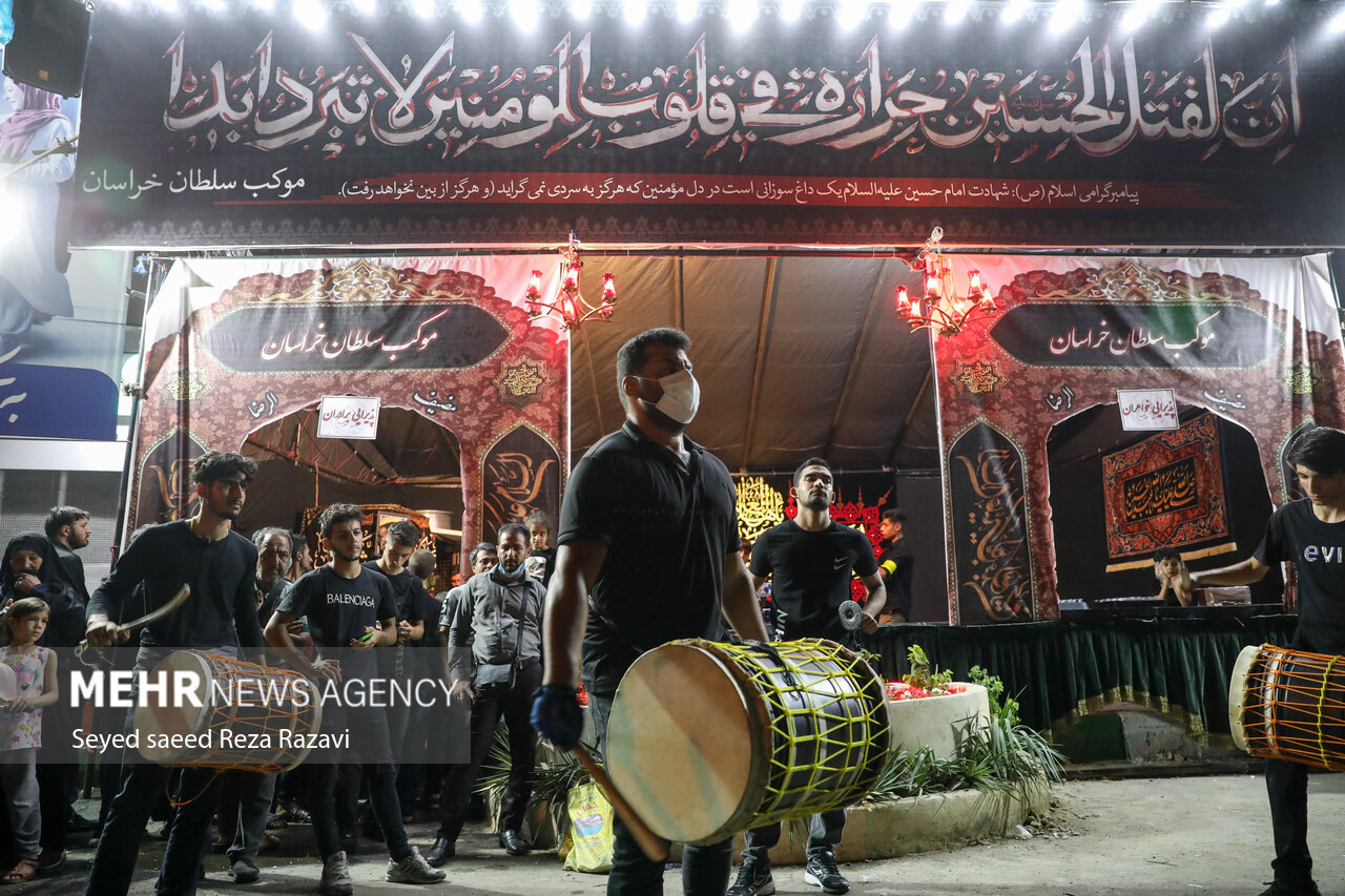 همزمان با ماه محرم و ایام سوگواری حضرت اباعبدالله‌الحسین(ع) مراسم عزاداری شب دوم ماه محرم ۱۴۴۴ در حسینیه‌ها، تکایا و خیابان‌های شهر تهران برگزار شد