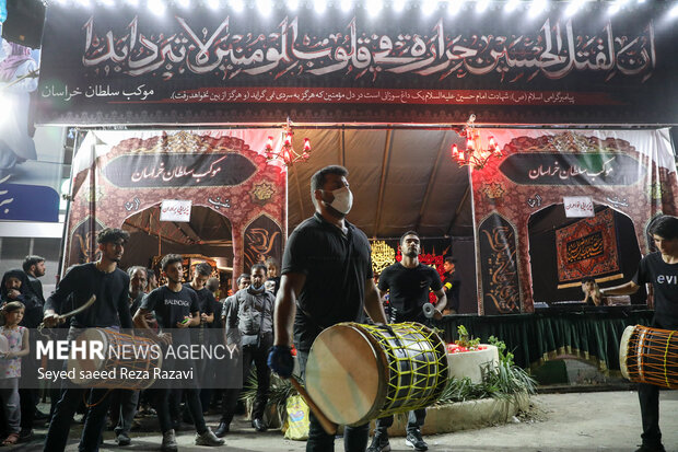 همزمان با ماه محرم و ایام سوگواری حضرت اباعبدالله‌الحسین(ع) مراسم عزاداری شب دوم ماه محرم ۱۴۴۴ در حسینیه‌ها، تکایا و خیابان‌های شهر تهران برگزار شد