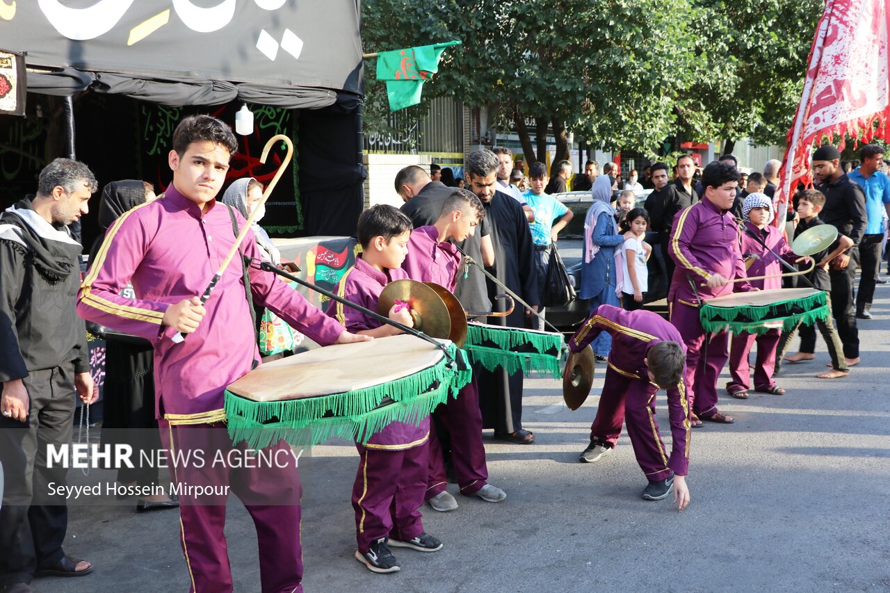 حرکت نمادین کاروان کربلا در مشهد