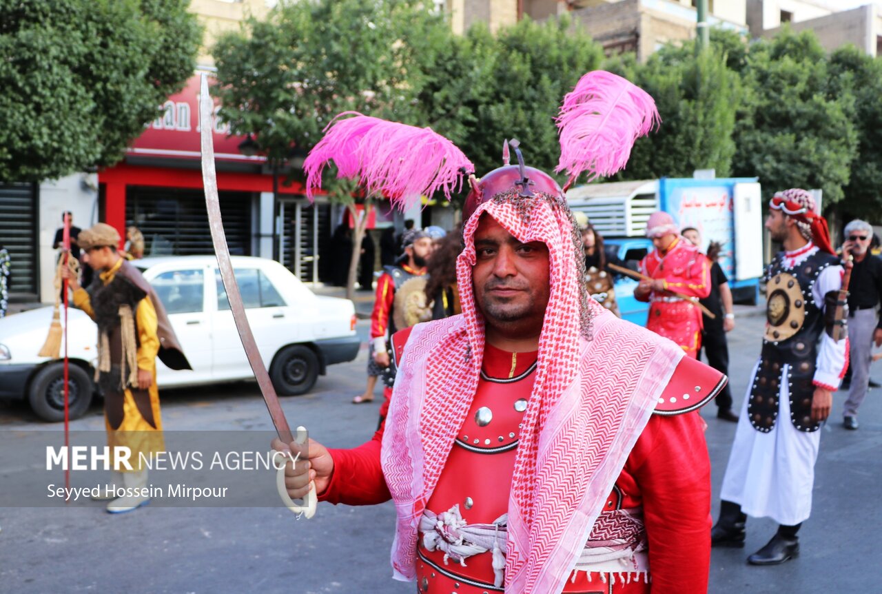 حرکت نمادین کاروان کربلا در مشهد