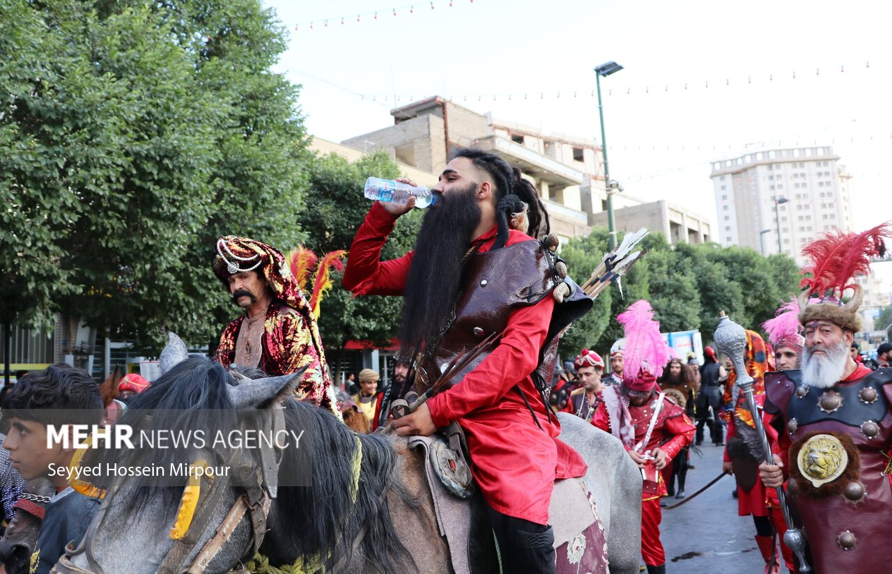 حرکت نمادین کاروان کربلا در مشهد