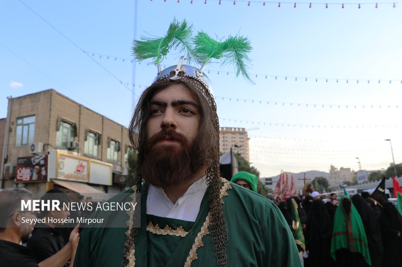 حرکت نمادین کاروان کربلا در مشهد