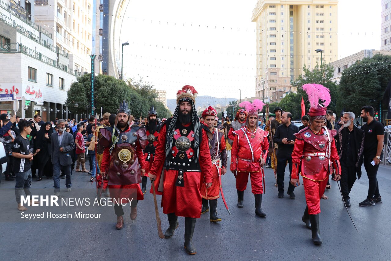 حرکت نمادین کاروان کربلا در مشهد