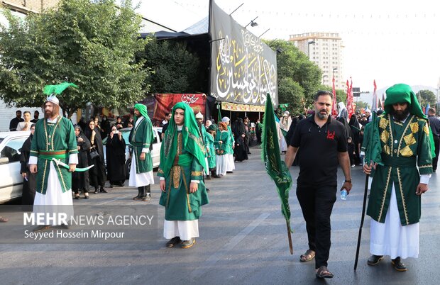 حرکت نمادین کاروان کربلا در مشهد