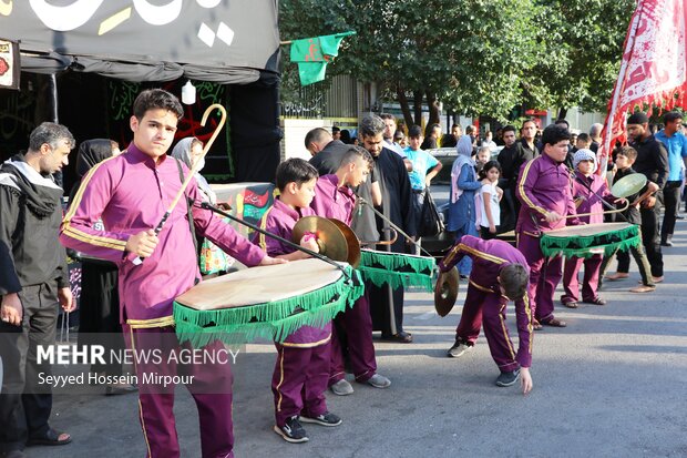 حرکت نمادین کاروان کربلا در مشهد