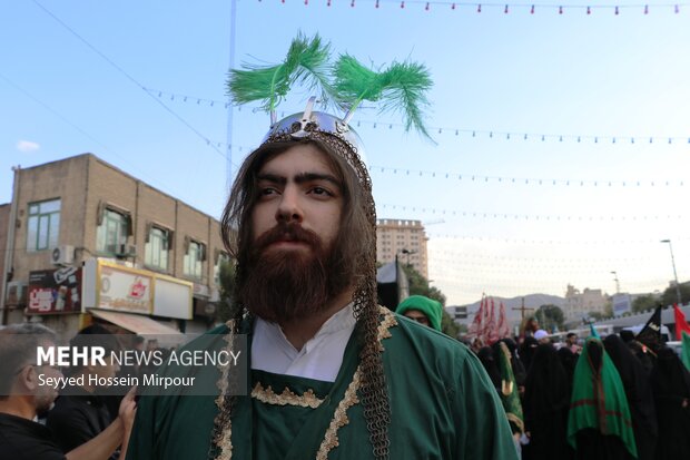 حرکت نمادین کاروان کربلا در مشهد