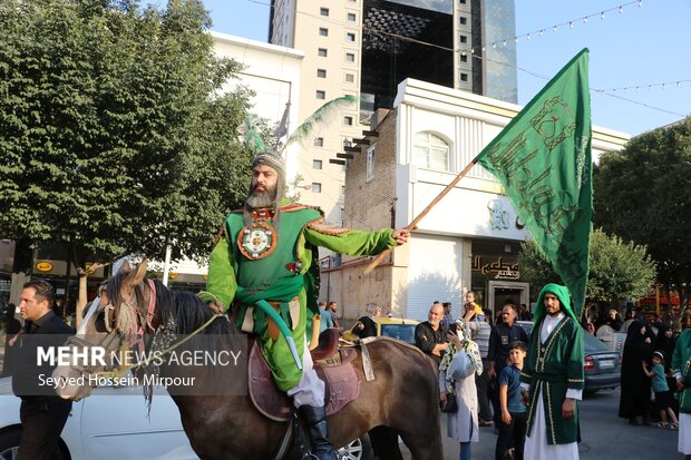 حرکت نمادین کاروان کربلا در مشهد