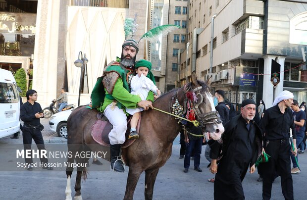 حرکت نمادین کاروان کربلا در مشهد