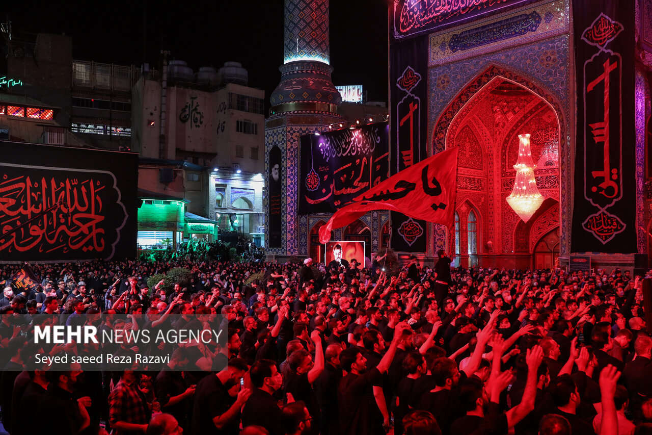 مراسم عزاداری شب عاشورای حسینی شامگاه یکشنبه ۱۶ مرداد ماه ۱۴۰۱ با سخنرانی حجت‌الاسلام حسینی و مرثیه‌سرایی محمدحسین پویانفردر امامزاده صالح تجریش برگزار شد.