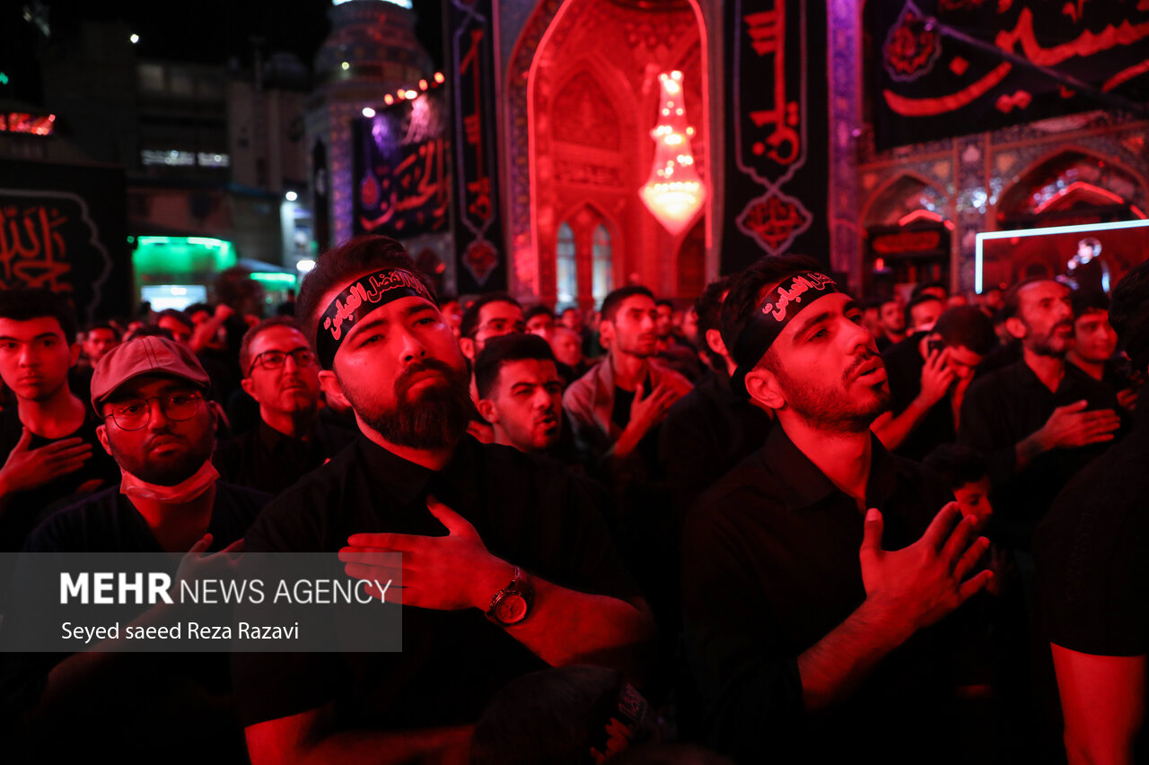 مراسم عزاداری شب عاشورای حسینی شامگاه یکشنبه ۱۶ مرداد ماه ۱۴۰۱ با سخنرانی حجت‌الاسلام حسینی و مرثیه‌سرایی محمدحسین پویانفردر امامزاده صالح تجریش برگزار شد.