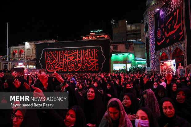 مراسم عزاداری شب عاشورای حسینی شامگاه یکشنبه ۱۶ مرداد ماه ۱۴۰۱ با سخنرانی حجت‌الاسلام حسینی و مرثیه‌سرایی محمدحسین پویانفردر امامزاده صالح تجریش برگزار شد.