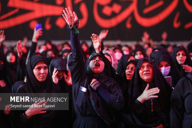 مراسم عزاداری شب عاشورای حسینی شامگاه یکشنبه ۱۶ مرداد ماه ۱۴۰۱ با سخنرانی حجت‌الاسلام حسینی و مرثیه‌سرایی محمدحسین پویانفردر امامزاده صالح تجریش برگزار شد.