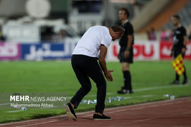 دیدار نیک های فوتبال پرسپولیس تهران و صنعت نفت آبادان