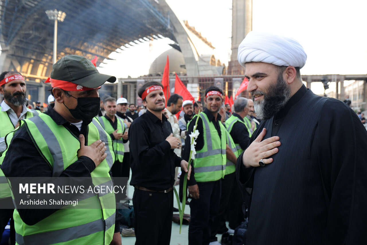 حجت الاسلام محمد قمی رئیس سازمان تبلیغات اسلامی در اجتماع بزرگ اربعینی ها که امروز در مصلی تهران برگزار شد حضور دارد