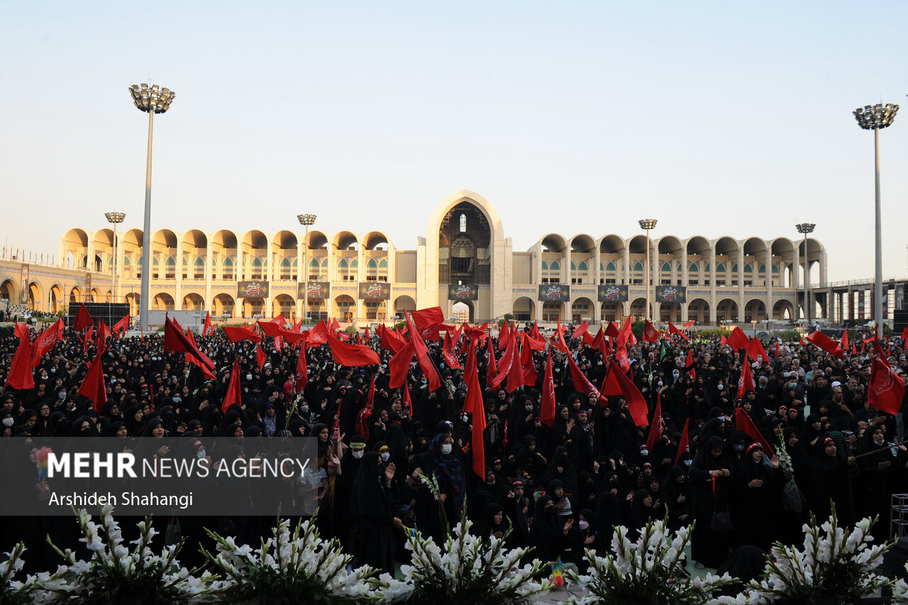 آئین بدرقه زائران و خادمان راهپیمایی جهانی اربعین بعد ازظهر امروز پنجشنبه ۱۰شهریور ۱۴۰۱در مصلی تهران برگزار شد