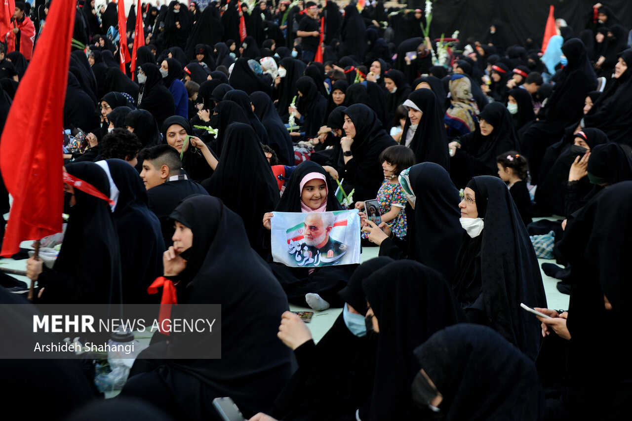 آئین بدرقه زائران و خادمان راهپیمایی جهانی اربعین بعد ازظهر امروز پنجشنبه ۱۰شهریور ۱۴۰۱در مصلی تهران برگزار شد